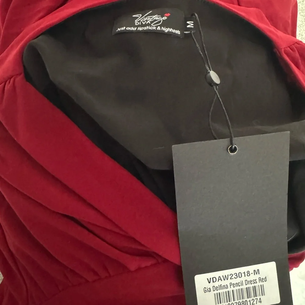 Top Vintage "Monica" Dress in Cranberry Red - Picture 4 of 5